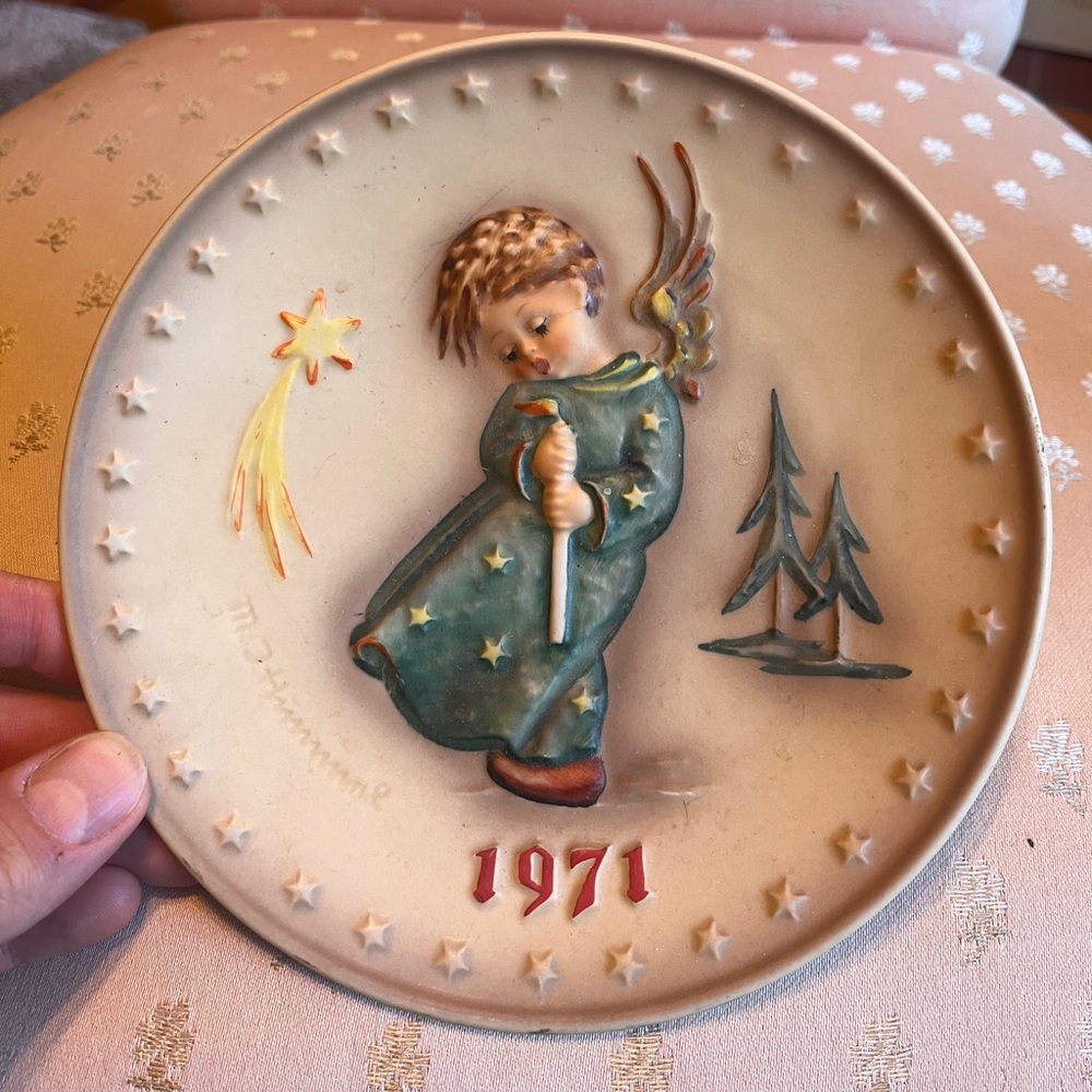 First Edition Annual Plate 1971 by Hummel